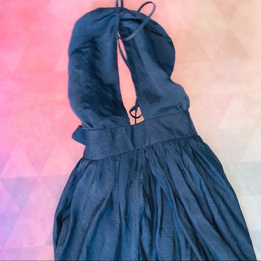 👗 WHITE FOX ISABELLA NAVY BLUE HALTER MAXI DRESS - Picture 4 of 7
